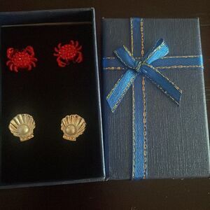 Crab And Pearl Shell 🐚 Earrings Set of 2 Pairs Coastal Beach Style New in Box!